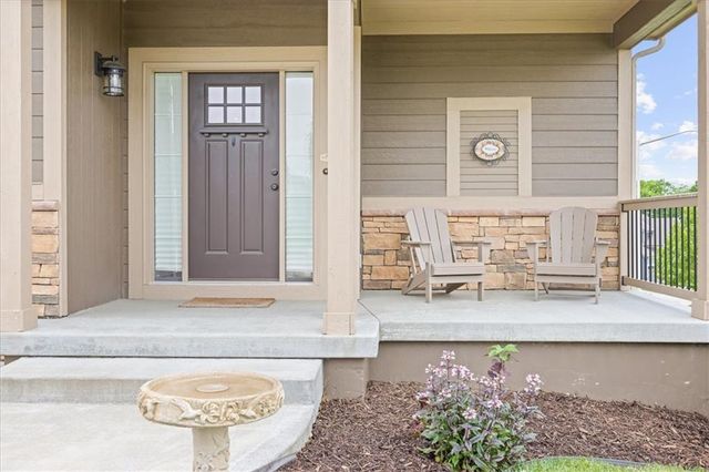 10000 N Richmond Avenue, Kansas City, MO 64157