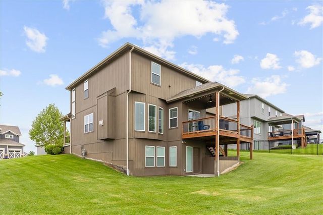 10000 N Richmond Avenue, Kansas City, MO 64157