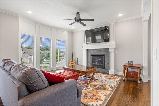 10000 N Richmond Avenue, Kansas City, MO 64157