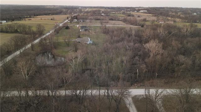 26313 S Smoke Road, Peculiar, MO 64078