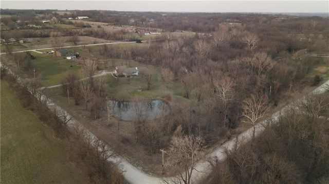 26313 S Smoke Road, Peculiar, MO 64078