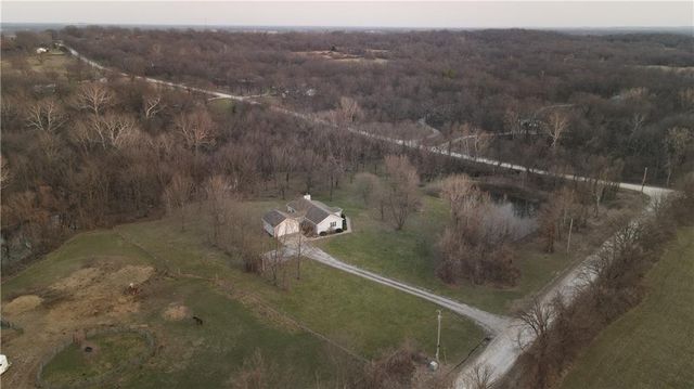 26313 S Smoke Road, Peculiar, MO 64078