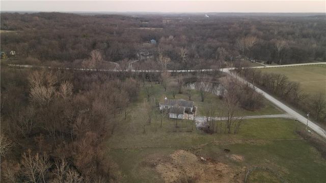 26313 S Smoke Road, Peculiar, MO 64078