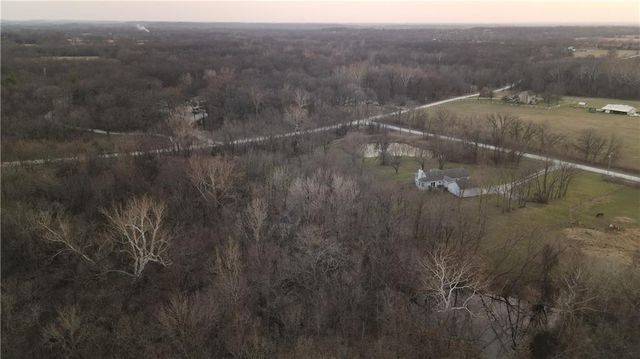 26313 S Smoke Road, Peculiar, MO 64078