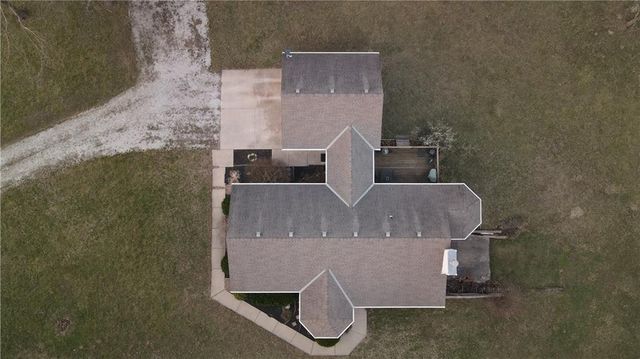 26313 S Smoke Road, Peculiar, MO 64078