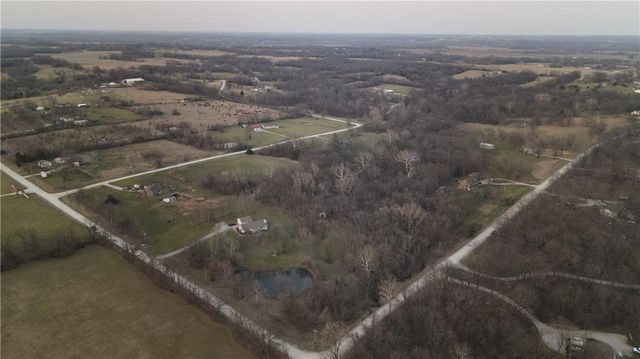 26313 S Smoke Road, Peculiar, MO 64078