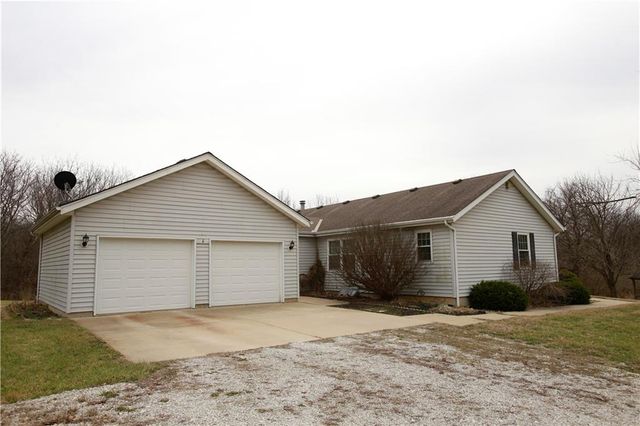 26313 S Smoke Road, Peculiar, MO 64078