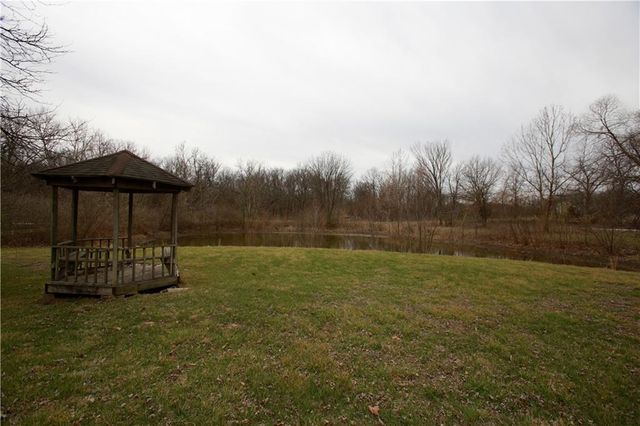 26313 S Smoke Road, Peculiar, MO 64078