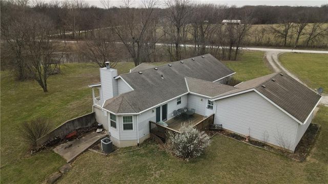 26313 S Smoke Road, Peculiar, MO 64078