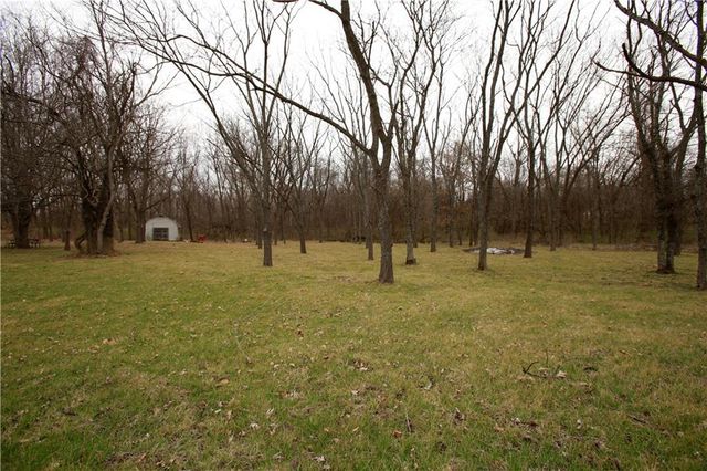 26313 S Smoke Road, Peculiar, MO 64078