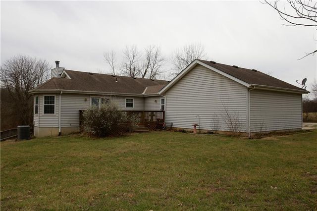 26313 S Smoke Road, Peculiar, MO 64078