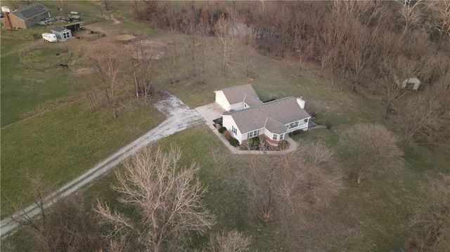26313 S Smoke Road, Peculiar, MO 64078