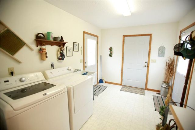 26313 S Smoke Road, Peculiar, MO 64078