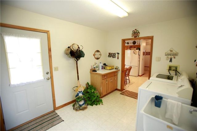 26313 S Smoke Road, Peculiar, MO 64078