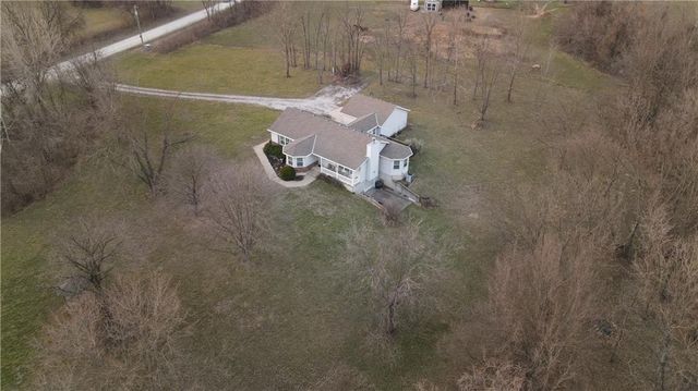 26313 S Smoke Road, Peculiar, MO 64078