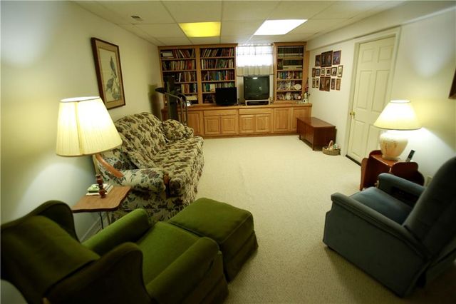 26313 S Smoke Road, Peculiar, MO 64078