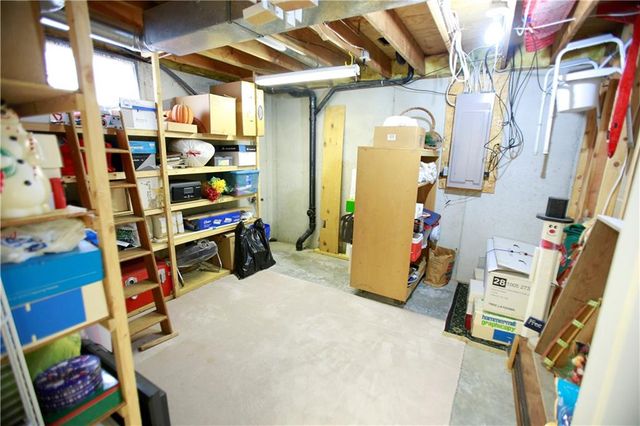 26313 S Smoke Road, Peculiar, MO 64078