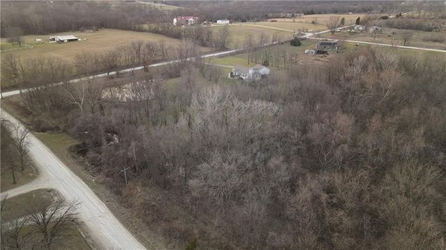 26313 S Smoke Road, Peculiar, MO 64078