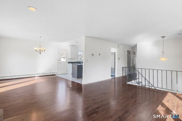 33 Trelane Drive, Bridgeport, CT 06606