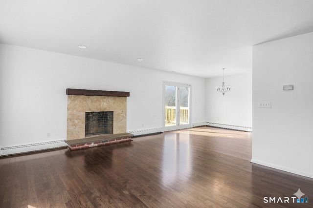 33 Trelane Drive, Bridgeport, CT 06606