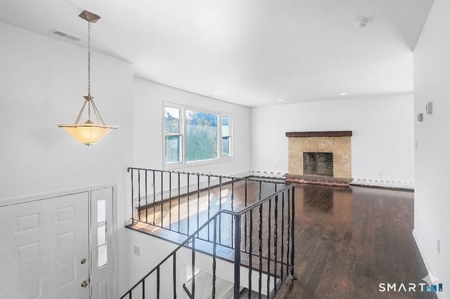 33 Trelane Drive, Bridgeport, CT 06606