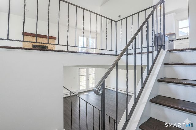 33 Trelane Drive, Bridgeport, CT 06606