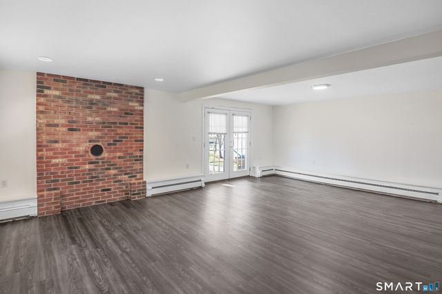 33 Trelane Drive, Bridgeport, CT 06606