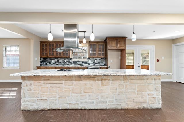 5755 Sul Ross Ln, Beaumont, TX 77706