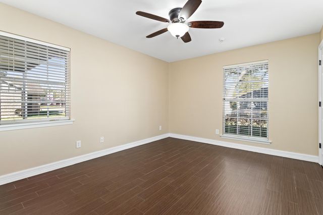 5755 Sul Ross Ln, Beaumont, TX 77706