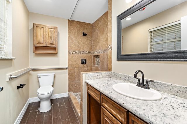 5755 Sul Ross Ln, Beaumont, TX 77706