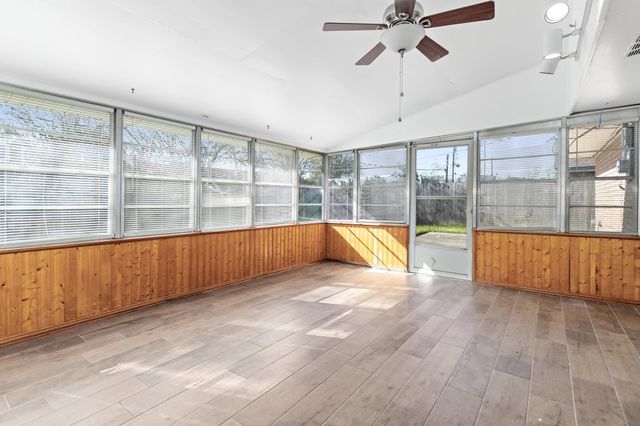 5755 Sul Ross Ln, Beaumont, TX 77706