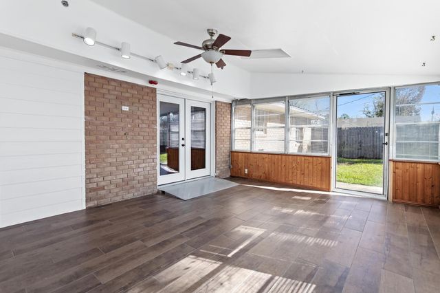 5755 Sul Ross Ln, Beaumont, TX 77706