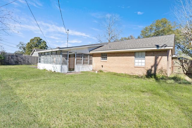 5755 Sul Ross Ln, Beaumont, TX 77706