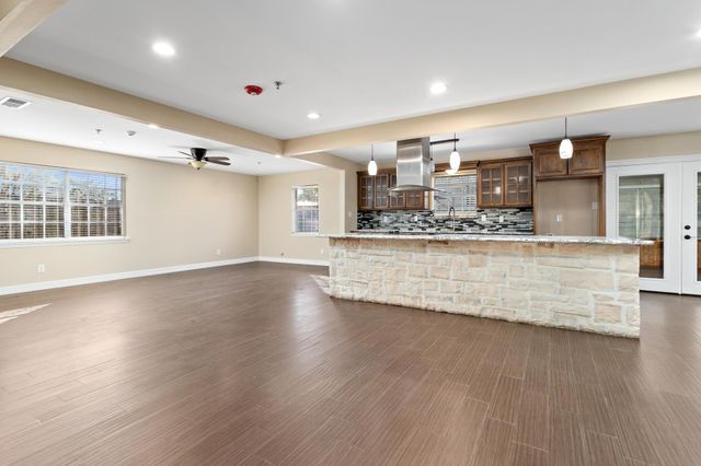 5755 Sul Ross Ln, Beaumont, TX 77706