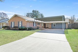 5755 Sul Ross Ln, Beaumont, TX 77706