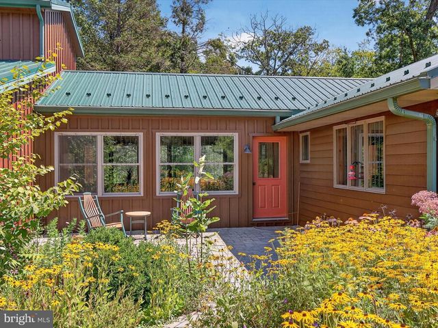 1494 MOUNTAIN RD, Orrtanna, PA 17353