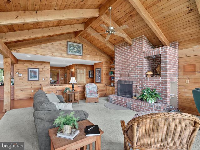 1494 MOUNTAIN RD, Orrtanna, PA 17353