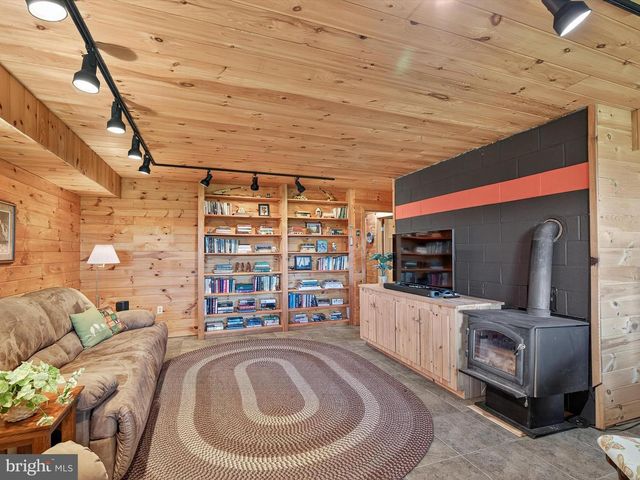 1494 MOUNTAIN RD, Orrtanna, PA 17353