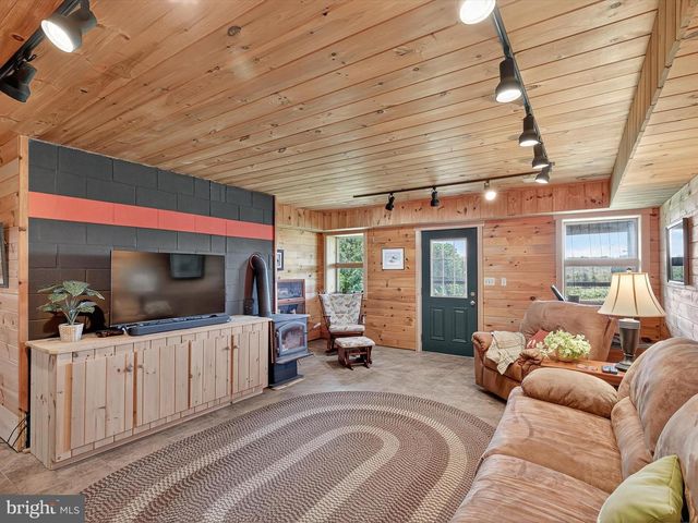 1494 MOUNTAIN RD, Orrtanna, PA 17353