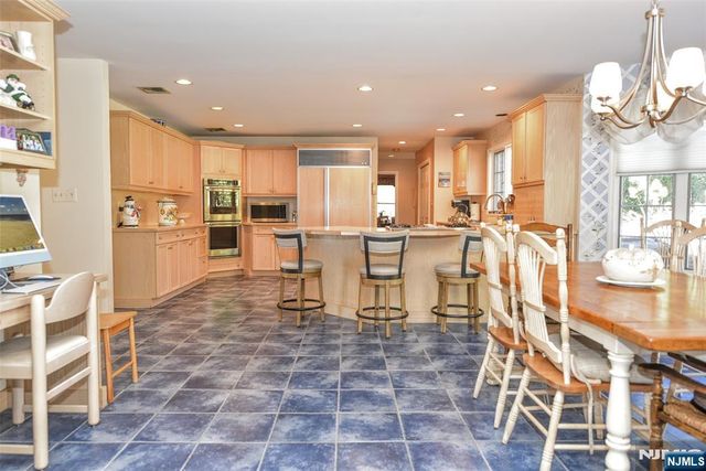 400 Scholar Court, Franklin Lakes, NJ 07417