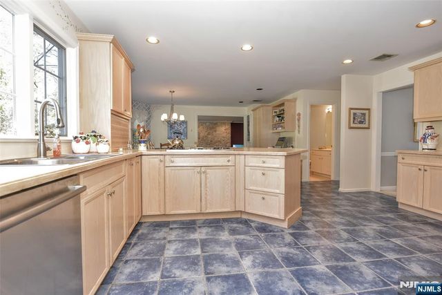 400 Scholar Court, Franklin Lakes, NJ 07417