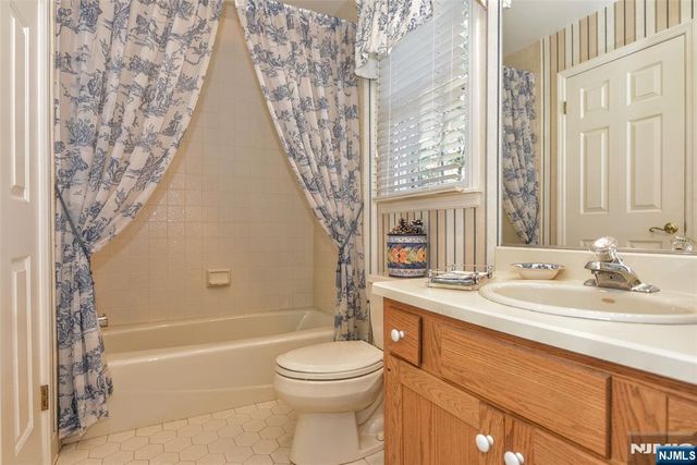 400 Scholar Court, Franklin Lakes, NJ 07417