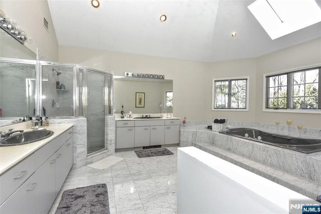 400 Scholar Court, Franklin Lakes, NJ 07417