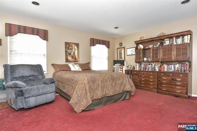 400 Scholar Court, Franklin Lakes, NJ 07417