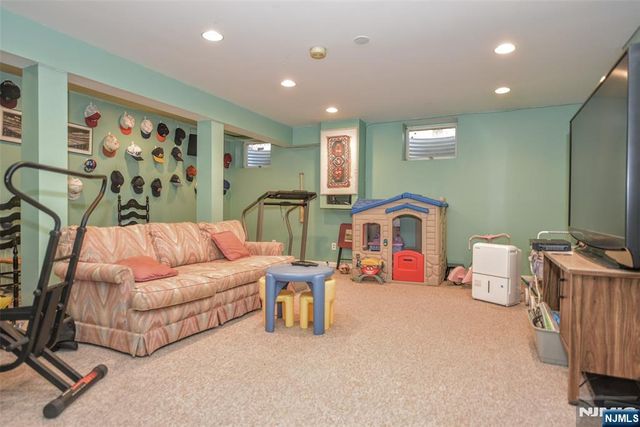400 Scholar Court, Franklin Lakes, NJ 07417