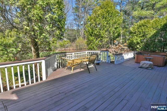 400 Scholar Court, Franklin Lakes, NJ 07417