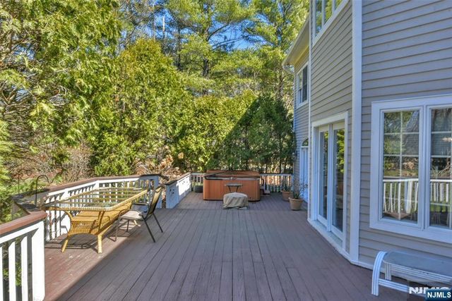 400 Scholar Court, Franklin Lakes, NJ 07417
