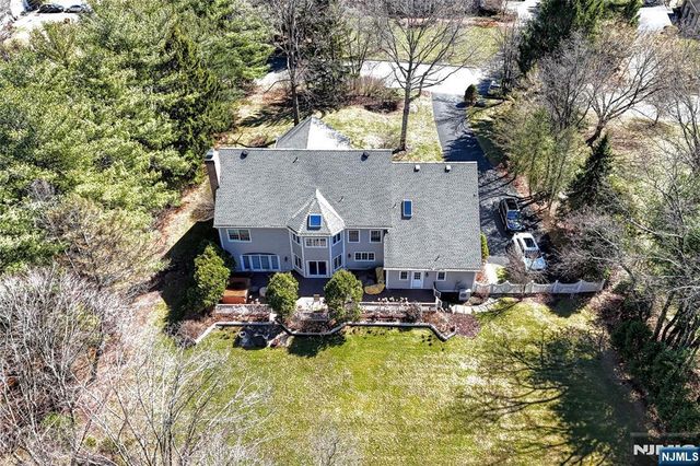 400 Scholar Court, Franklin Lakes, NJ 07417