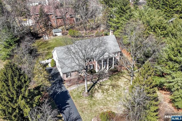 400 Scholar Court, Franklin Lakes, NJ 07417