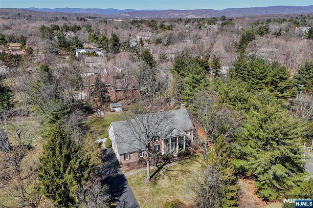 400 Scholar Court, Franklin Lakes, NJ 07417